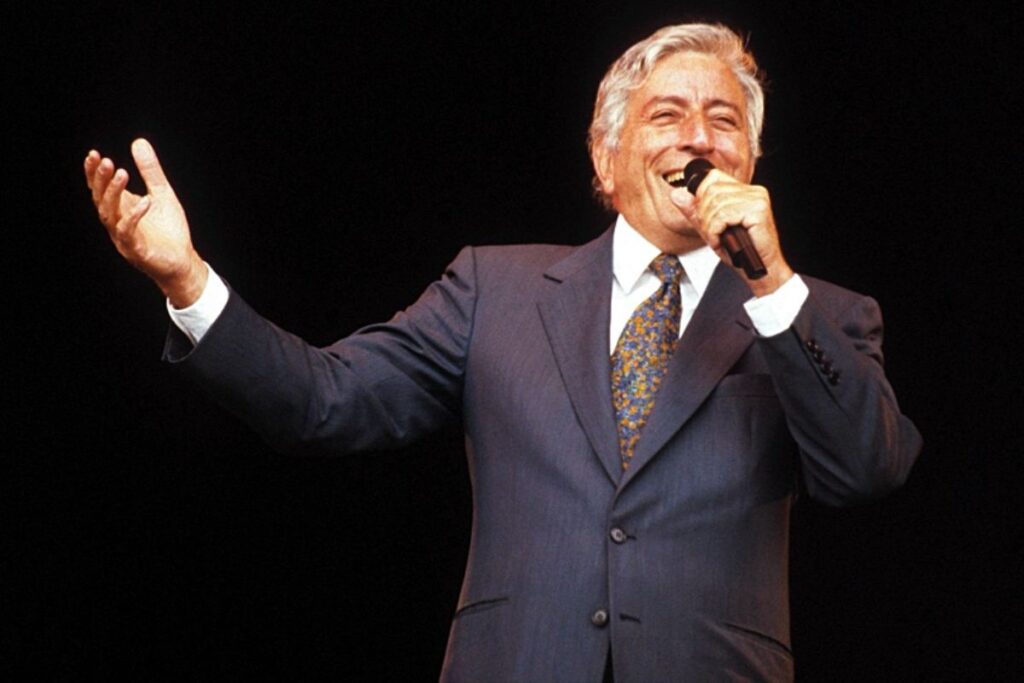 Legendary Singer Tony Bennett Dies At 96 Tran Hung Dao School