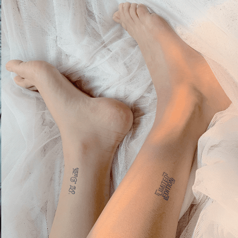 Hình xăm chân nữ cá tính: Xăm hình trên chân không chỉ giúp tôn lên vẻ đẹp quyến rũ mà còn là cách để thể hiện cá tính riêng của bản thân. Dù là hình xăm nhỏ nhắn hay to lớn, bản sắc và phong cách của bạn sẽ được thể hiện đầy đủ trên đôi chân của mình.