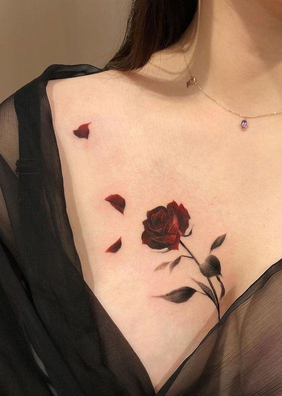 Hình xăm hoa hồng ngực