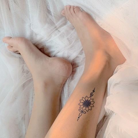 Hình xăm độc đáo và đẹp với các mẫu chân cho phái đẹp sẽ mang lại một phong cách thật sự đặc biệt và thu hút sự chú ý của mọi người. Hãy khám phá những hình xăm đẹp cho nữ ở chân để tự tin hơn.