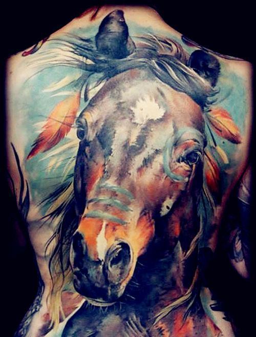 Hình xăm ngựa hoang dã được yêu thích bởi những người yêu thích sự mạnh mẽ và tự do. Với hình ảnh ngựa hoang dã được đặt trên da tay, người mang nó sẽ cảm nhận được sự hoang dã và mạnh mẽ trong mình.