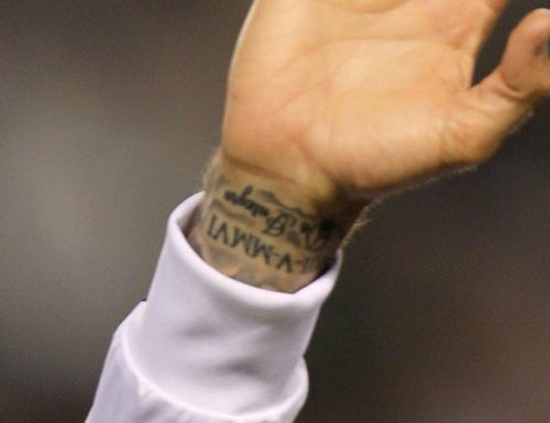 Beckham tattoo: Năm 2024 đã chứng kiến sự gia tăng của những bức hình tattoo được lấy cảm hứng từ David Beckham. Liverpool Tattoo Festival là sự kiện hấp dẫn cho bạn để tìm hiểu về các khoảnh khắc đặc biệt của David thông qua nghệ thuật tattoo độc đáo và tài năng của các nghệ sĩ.