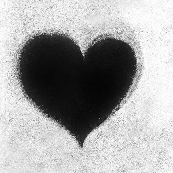 Mặc dù trái tim màu đen thường được cho là biểu tượng của sự u ám hoặc khổ đau, nhưng thực tế nó lại mang trong mình ý nghĩa sâu sắc và độc đáo. Xem thêm ảnh liên quan để hiểu hơn về trái tim màu đen.