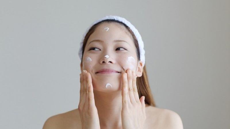 Cách làm kem dưỡng da mặt từ gel lô hội và củ dền