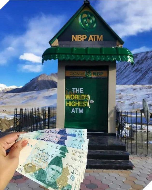 ATM cô đơn ở đèo cao nhất thế giới 5
