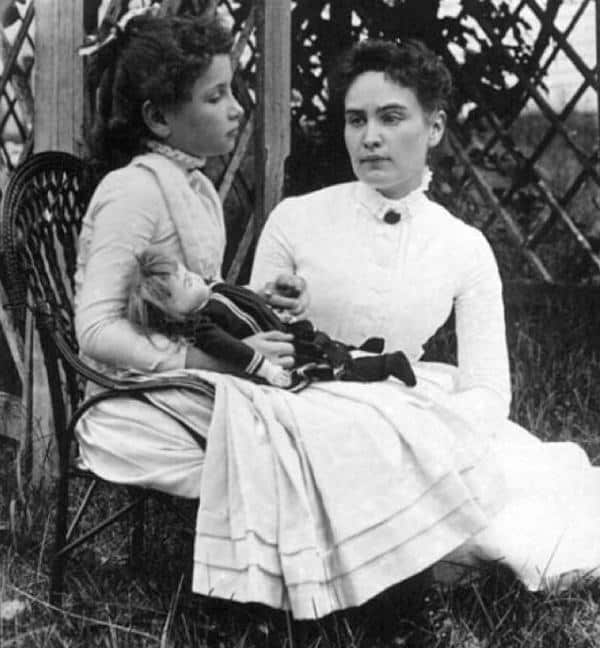 Câu chuyện cuộc đời nghịch cảnh và nghị lực phi thường của cô gái mù, điếc Helen Keller