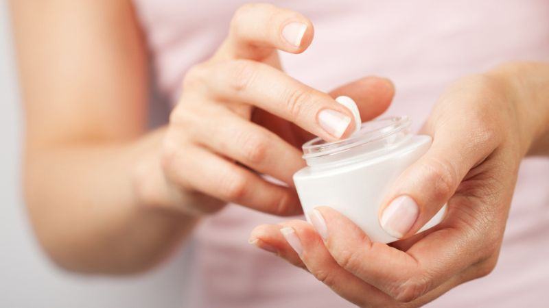 Sử dụng sản phẩm đặc trị để da nhanh chóng phục hồi tổn thương