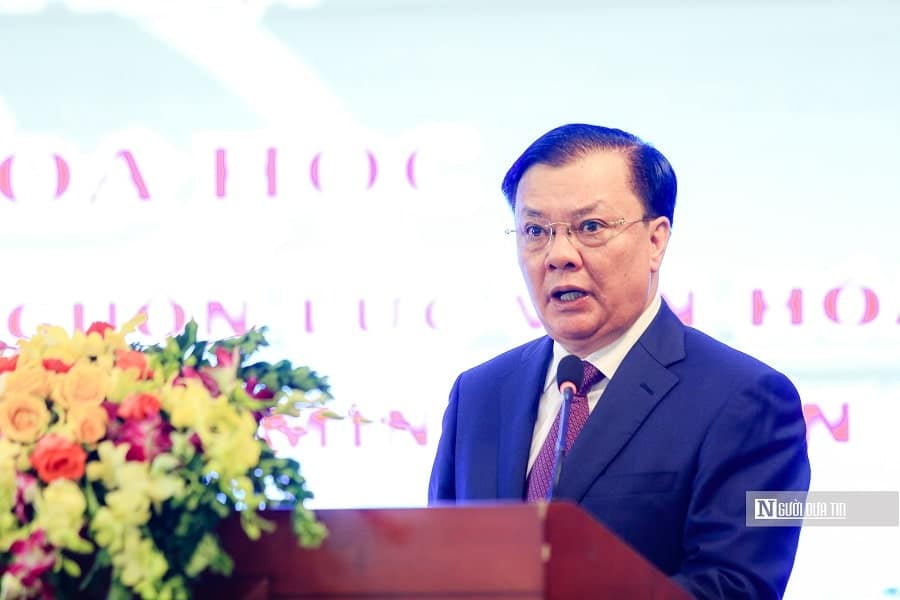 Bí thư Thành ủy Hà Nội Đinh Tiến Dũng phát biểu tại hội nghị.