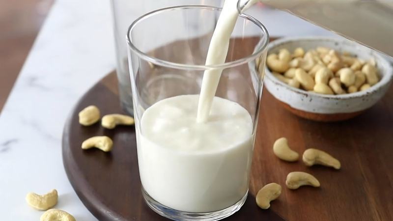 Sữa hạt điều thơm ngon, dễ uống và mang lại nhiều lợi ích tốt cho sức khỏe
