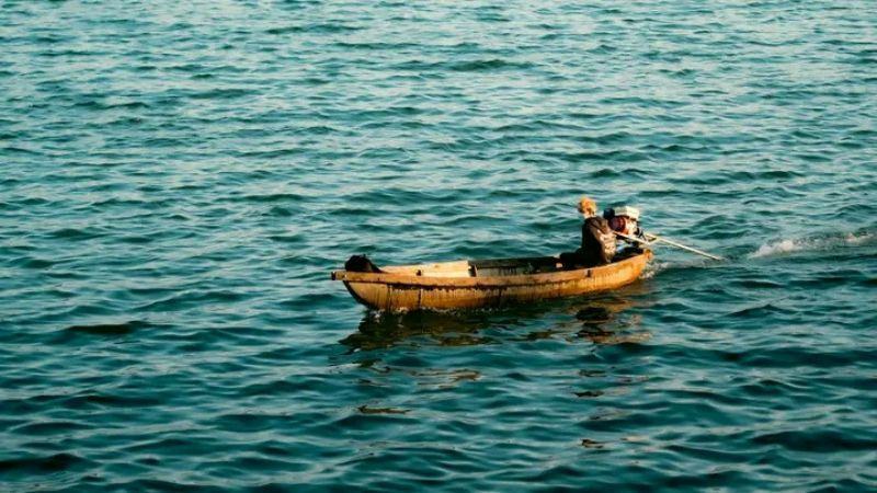Đến hồ Liệt Sơn, đừng quên trải nghiệm dịch vụ chèo thuyền câu cá và thưởng ngoạn phong cảnh quanh hồ