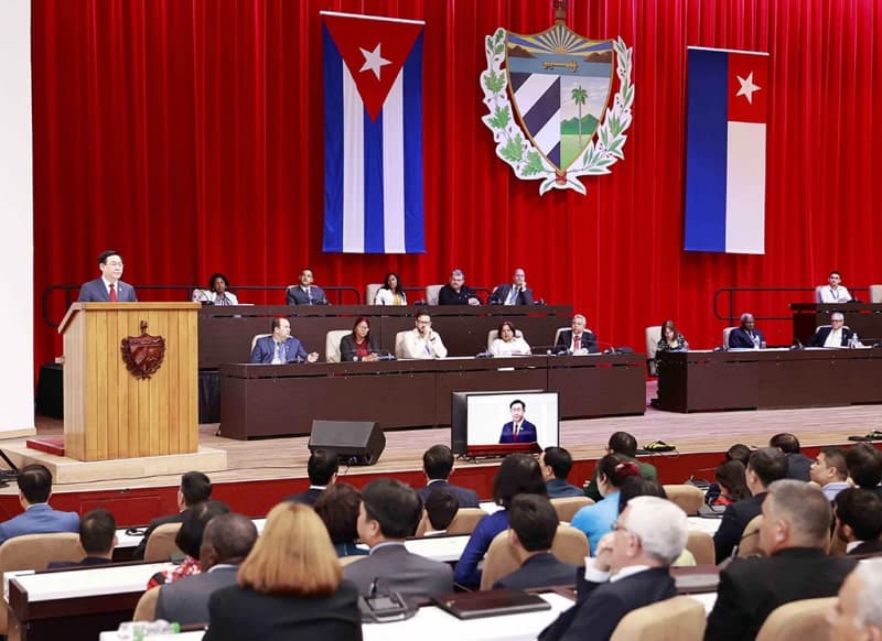 Chủ tịch Quốc hội Vương Đình Huệ dự và phát biểu tại phiên họp đặc biệt của Quốc hội Cuba khóa X, lễ kỷ niệm 62 năm Chiến thắng Giron.