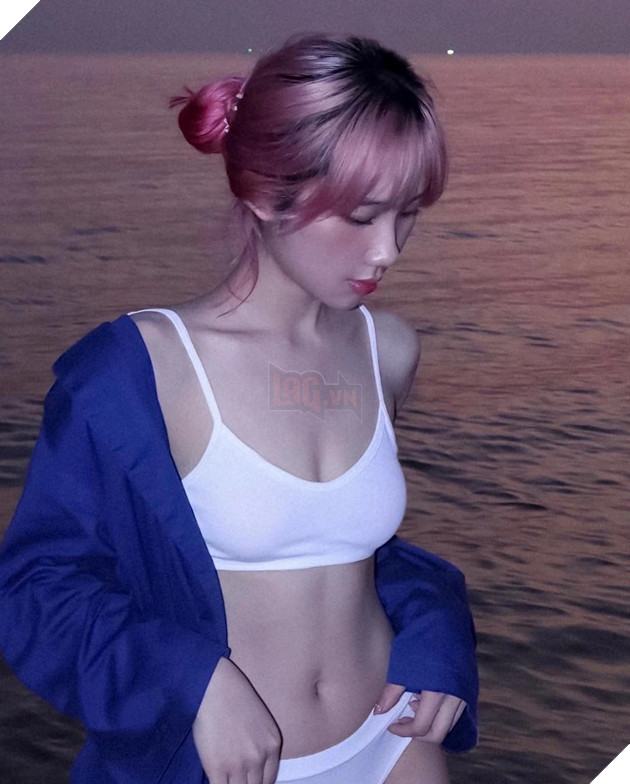 Mina Young tiếp tục truyền thống hàng năm đăng ảnh bikini gây xôn xao cộng đồng fan 3