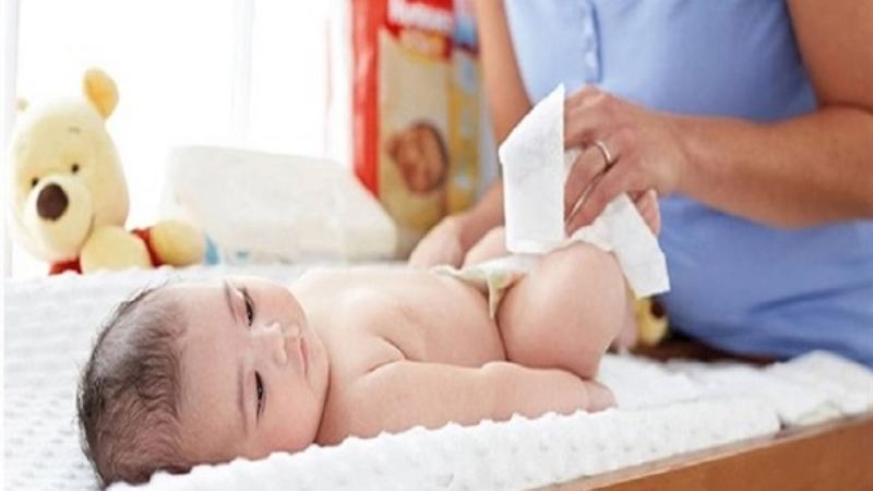 Có nên dùng khăn hạ sốt cho trẻ sơ sinh?