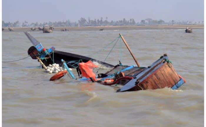 Lật tàu ở Ấn Độ, 21 người chết