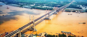 Vào thời điểm hoàn thành, cầu Bạch Đằng là cây cầu lớn nhất cả nước và đứng thứ 3 trong 7 cây cầu dây văng có nhiều nhịp nhất thế giới.  Ảnh: Tạp chí Znews