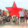 Quang Linh và nhóm bạn hỗ trợ người dân ở Angola.