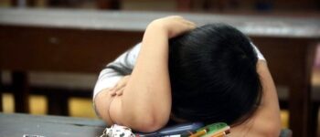 Áp lực thi cử khiến nhiều học sinh cảm thấy căng thẳng.
