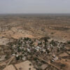 Hình ảnh hoang tàn, khô cằn xung quanh làng Sahel ở Kebemer, Senegal được ghi lại ngày 5/11/2021. Ảnh AP/Leo Correa