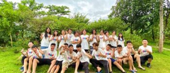 Học sinh hào hứng tham gia chương trình TeenUp do WeGrow tổ chức.
